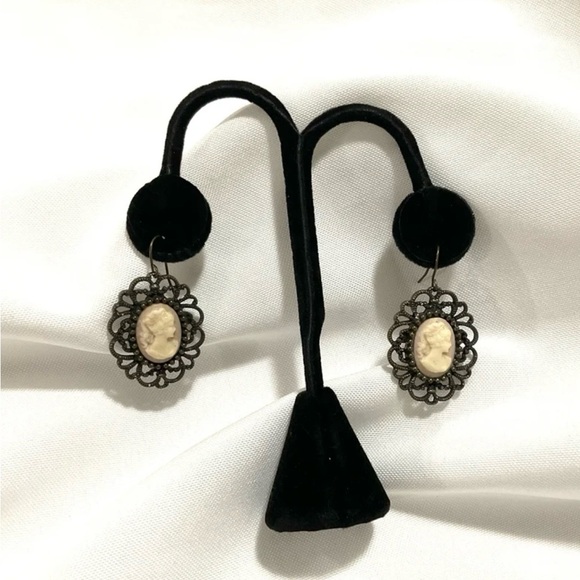 Cameo Hoop Earrings - Picture 3 of 6